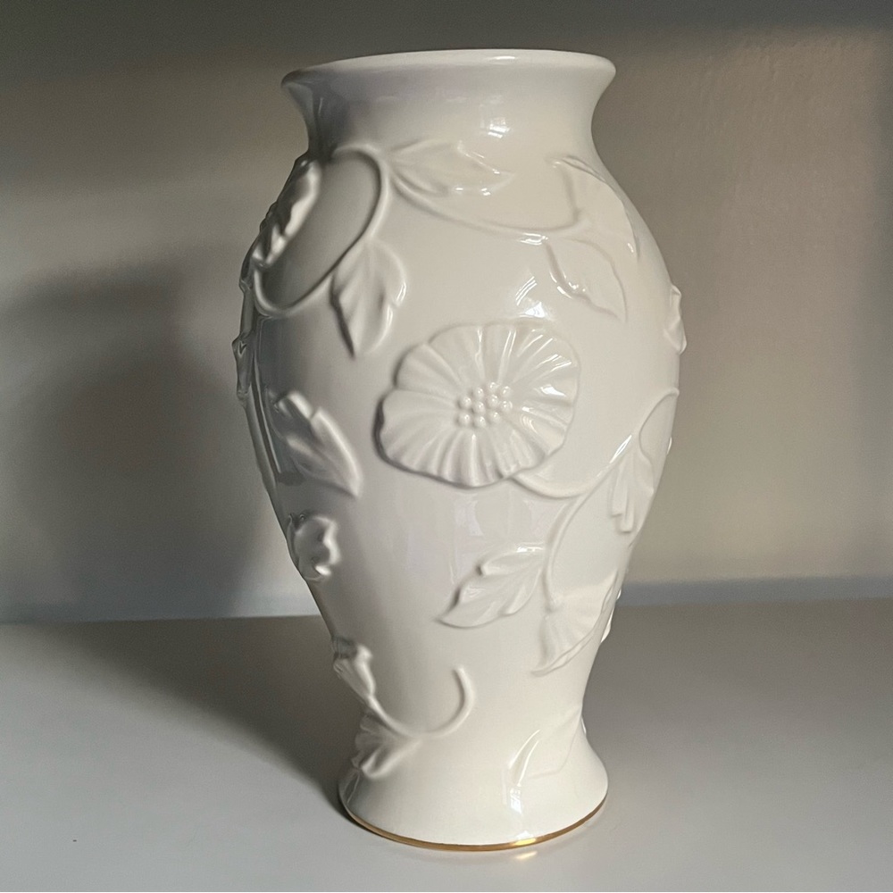 Lenox 10” Large Ivory White Poppy Floral Footed Vase